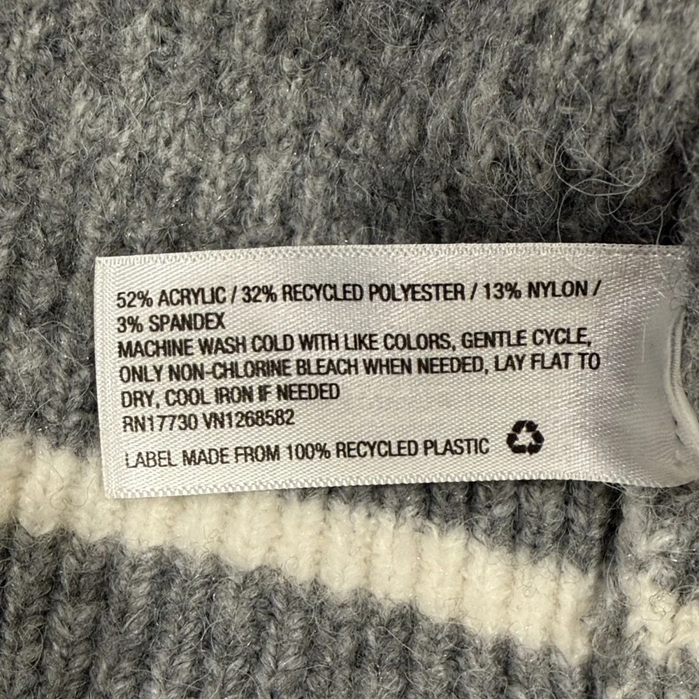 A New Day Gray White Women Cardigan Sweater Size M Oversized V-neck Knit Button - Picture 10 of 10